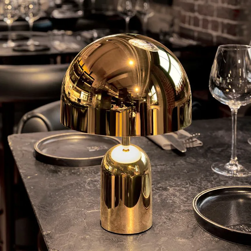 Bell Portable tafellamp H28 IP44 goud - Tom Dixon - Woonkamer - Designer - Kunststof - 1 lamp van Tom Dixon – productfoto