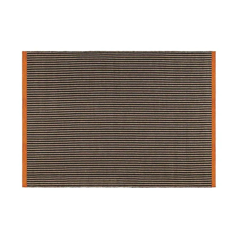 Line Teppich Schwarz 170x240 cm by Tom Dixon – product photo