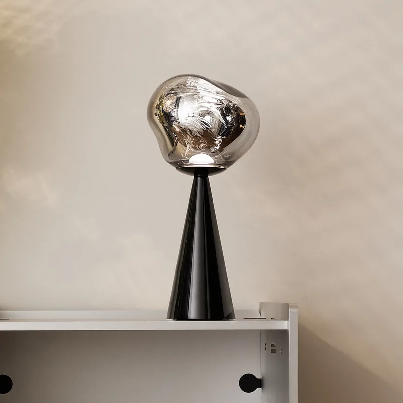 Melt Portable tafellamp Black - Tom Dixon - Slaapkamer - Designer - Kunststof van Tom Dixon – productfoto