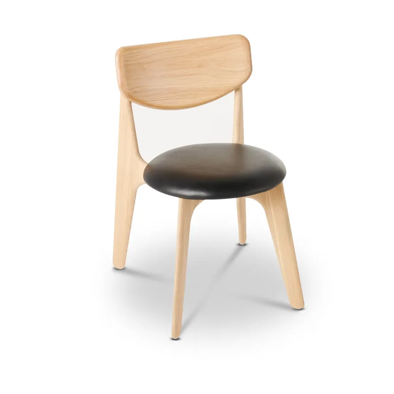 Slab Esszimmerstuhl gepolsterter Sitz Natural oak-black leather von Tom Dixon – Produktfoto