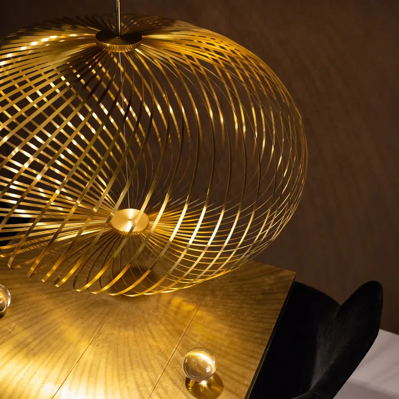 Spring Hanglamp Medium Brass - Tom Dixon Spring medium - Woonkamer - Designer - Metaal - 1 lamp by Tom Dixon – product photo