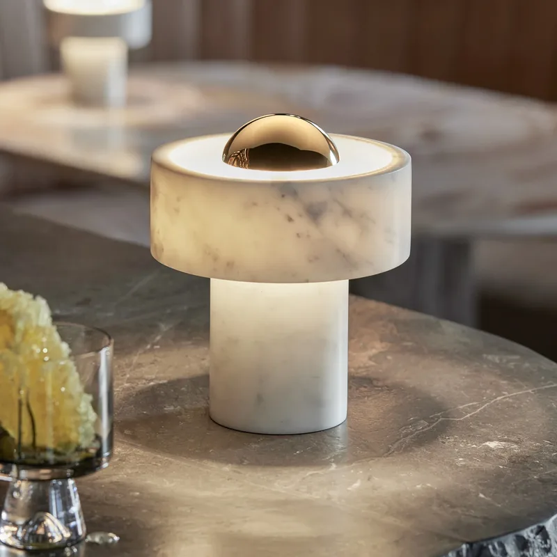 Stone Portable tafellamp goud - Tom Dixon - Woonkamer - Designer - Marmer - Met lampenkap by Tom Dixon – product photo