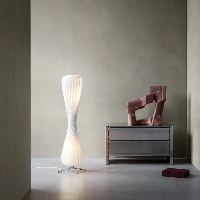 vloerlamp TR7, kunststof (PC), 117 cm hoog, E27 van Tom Rossau in Wit – productfoto