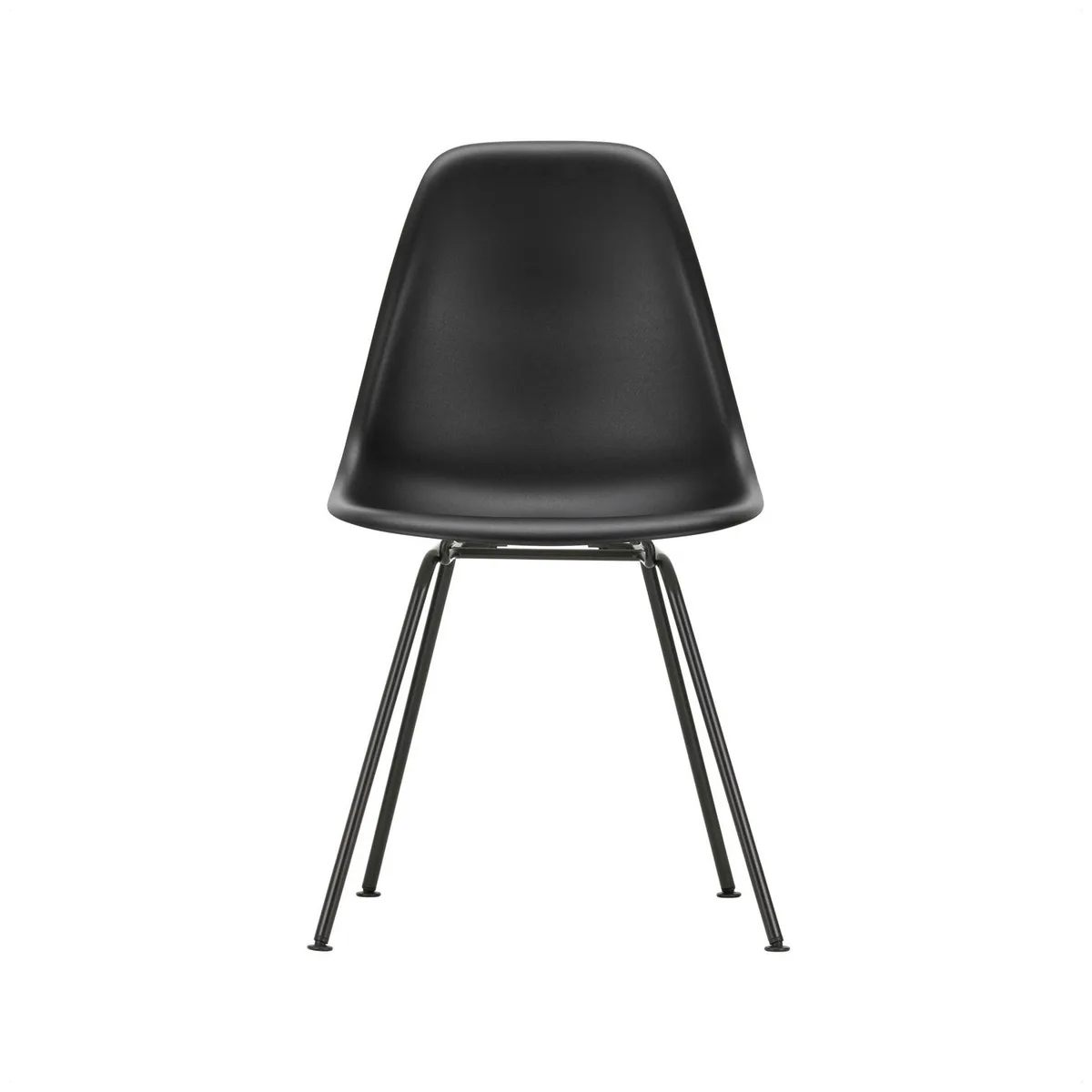 Stuhl Eames Plastic - Schwarz - Recycelter Kunststoff (Post-Consumer) - Designer Charles & Ray Eames von Vitra – Produktfoto