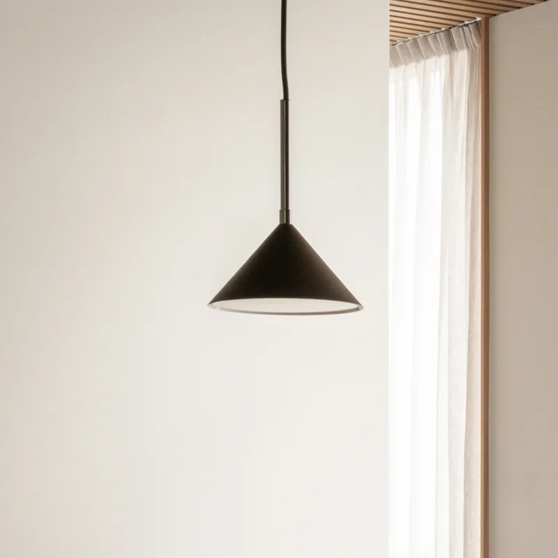 Kuro hanglamp, Ø 17 cm, zwart, metaal, G9 by Watt & Veke – product photo