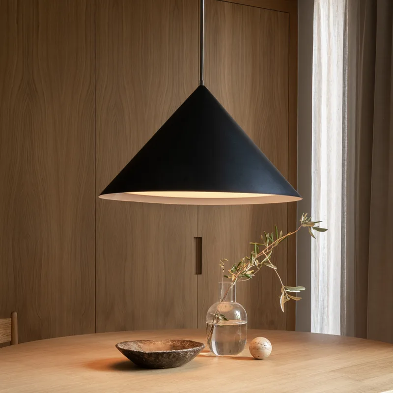 Kuro hanglamp, Ø 65 cm, zwart, metaal, E27 van Watt & Veke – productfoto