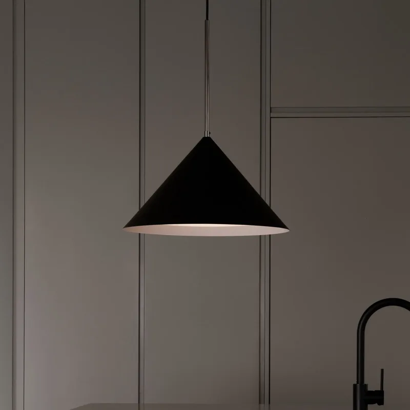Kuro hanglamp, zwart, Ø 45 cm, metaal, E27 von Watt & Veke – Produktfoto
