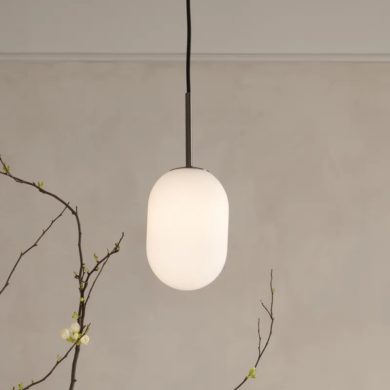 Noor hanglamp, Ø 12 cm, opaal/zwart, glas von Watt & Veke – Produktfoto