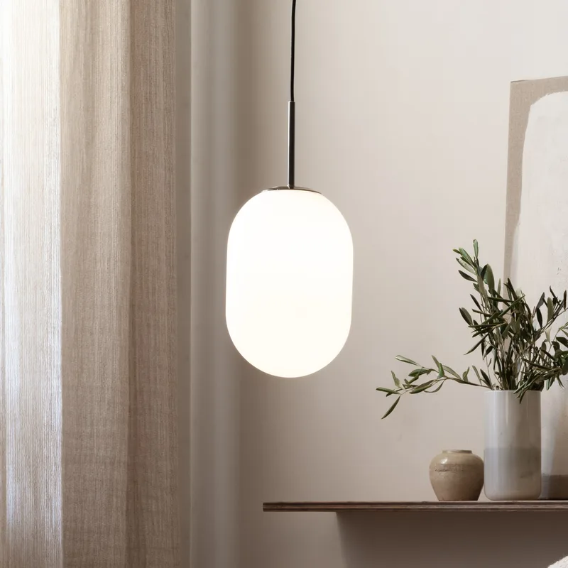 Noor hanglamp, Ø 18 cm, opaal/zwart, glas van Watt & Veke – productfoto