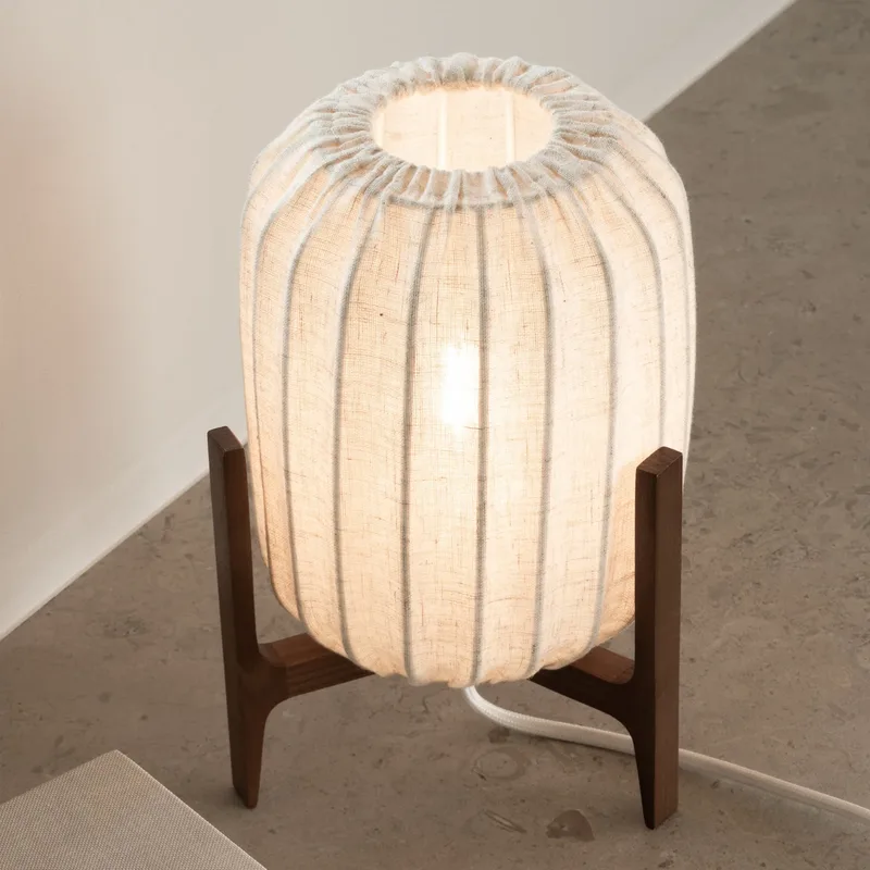 Prisma-tafellamp, essenhout/beige, 24 cm, hout by Watt & Veke – product photo