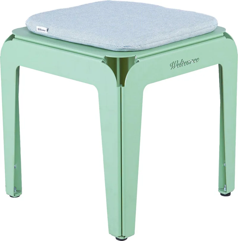 Bended Stool | Krukje buiten, Multifunctionele Kruk & Bijzettafel Buiten | Aluminium Gepoedercoat | Lichtgroen RAL 6021 von Weltevree in Lichtgroen RAL 6021 – Produktfoto