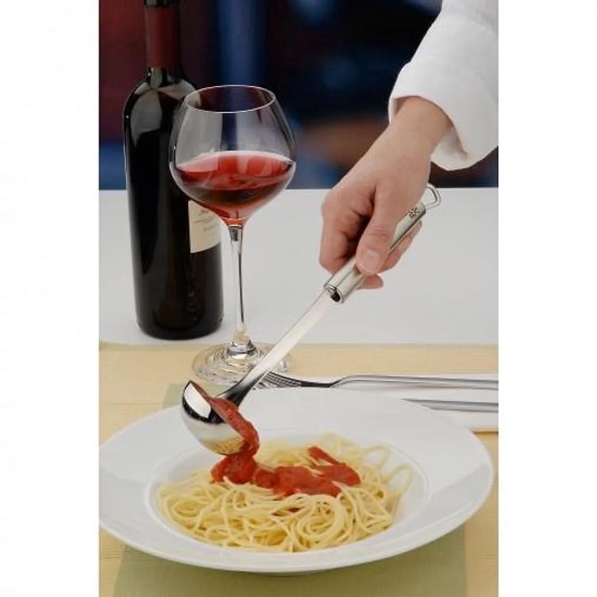 Profi Plus - Sauslepel - RVS - 30 cm - Ergonomic Handle von WMF in Silber – Produktfoto