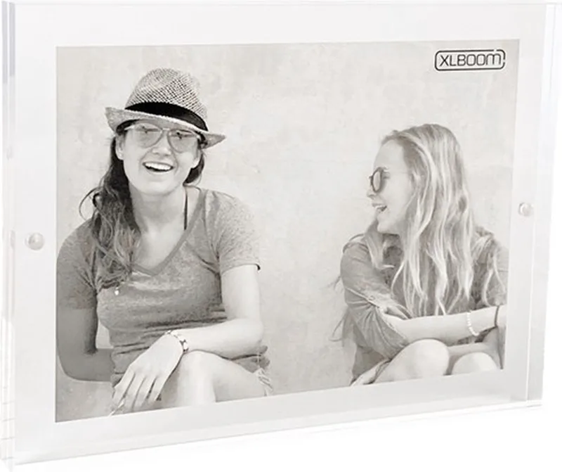 Acrylic Magnetic Fotolijst 16x21cm - magnetische minimalistische fotolijst in acryl - design fotokader van XLBoom in Transparant – productfoto