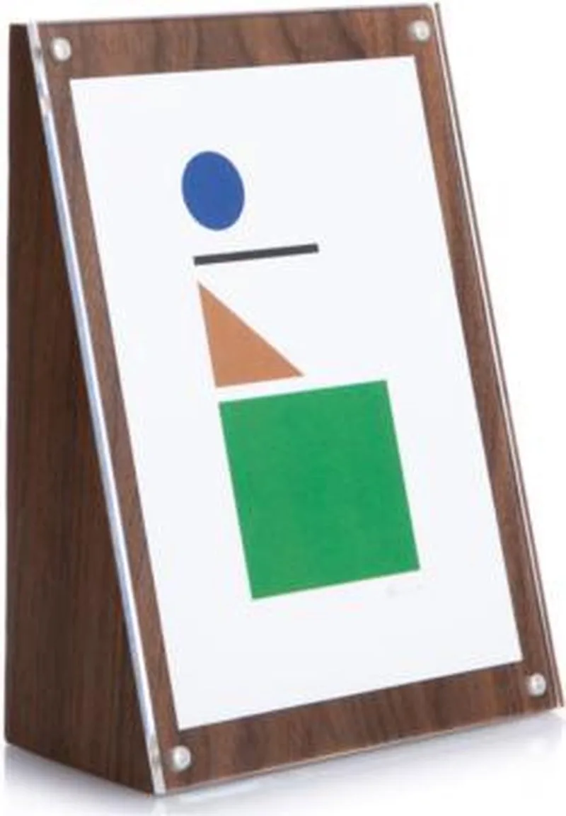 Angolo Fotolijst 21x15cm Walnut - Fotolijst uit hout - Beschikbare kleuren: WHITE / BLACK / WALNUT - Design fotokader från XLBoom i Walnoot – produktbild