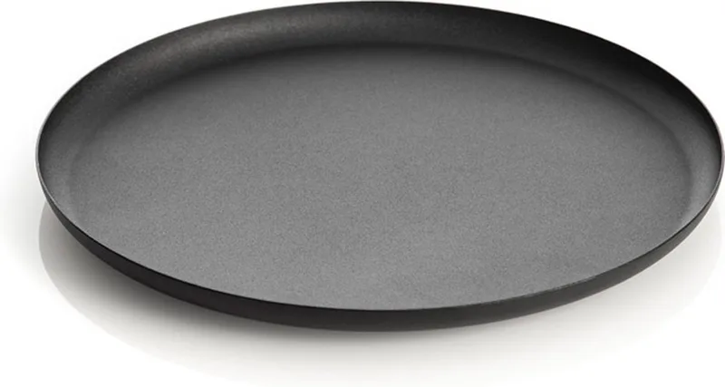 Bao Tray Small Ø 25 cm Matt Black - Design serveerschaal van roestvrij staal - Verkrijgbaar in Soft Black | Matt Black | Soft Copper | Red | Green - Luxe dienblad voor tafel & interieur von XLBoom in Schwarz – Produktfoto