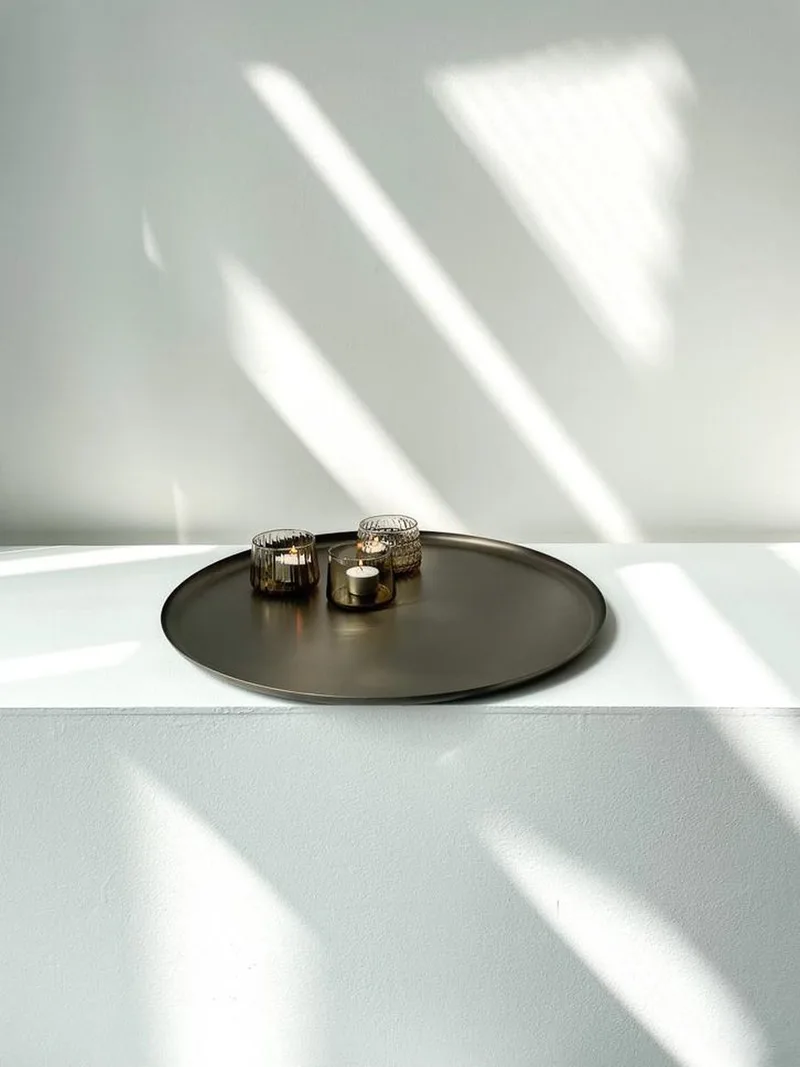 Bao Tray XL Ø 60cm Soft Black - Design serveerschaal van roestvrij staal - Verkrijgbaar in Soft Black | Matt Black | Soft Copper | Red | Green - Luxe dienblad voor tafel & interieur från XLBoom i Svart – produktbild