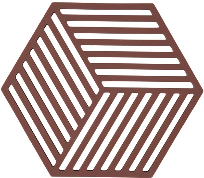 Pannenonderzetter Hexagon – Onderzetters Pannen – Hittebestendig tot 250°C – Vaatwasserbestendig – Siliconen – 16 x 14 x 0,9 cm by Zone Denmark in Burgundy – product photo