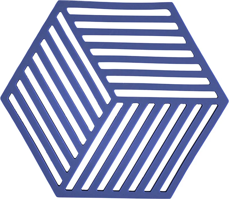 Pannenonderzetter Hexagon – Onderzetters Pannen – Hittebestendig tot 250°C – Vaatwasserbestendig – Siliconen – 16 x 14 x 0,9 cm by Zone Denmark in Indigo – product photo
