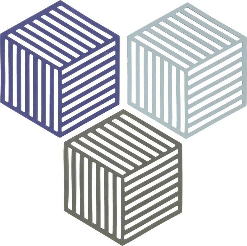 Pannenonderzetter Hexagon Set – Onderzetters Pannen – Hittebestendig tot 250°C – Vaatwasserbestendig – Siliconen – 16 x 14 x 0,9 cm – 3 stuks von Zone Denmark in Indigo/Fog/Olive Taupe – Produktfoto