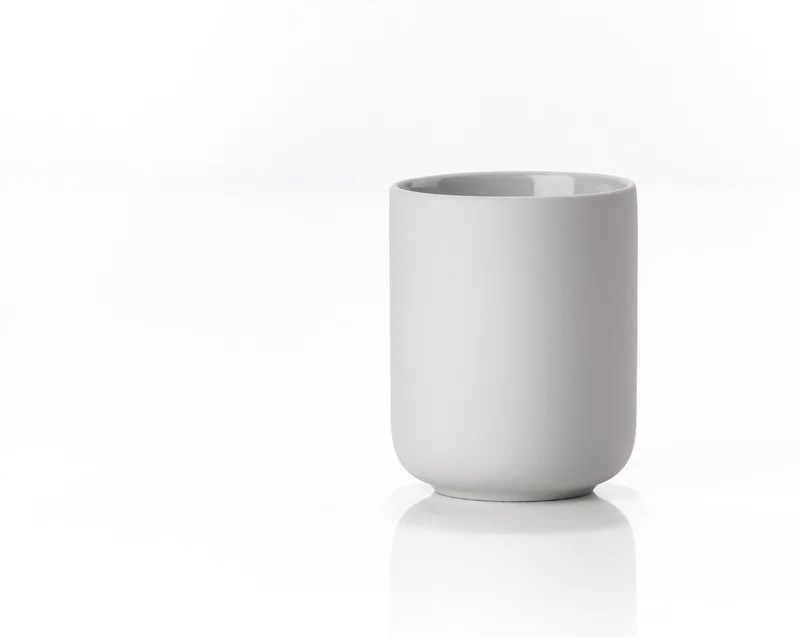 Ume Tandenborstelbeker - Beker voor Tandenborstels - Tandenborstelhouder - Toilet & Badkamer Accessoires - 10,3 x 8,3 cm - (grijs) by Zone Denmark in Soft Grey – product photo