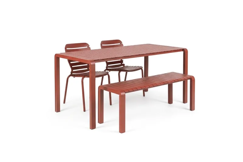 Vondel Tuinset 4 personen - tuintafel + 2 stoelen + tuinbankje van Zuiver in Rood – productfoto