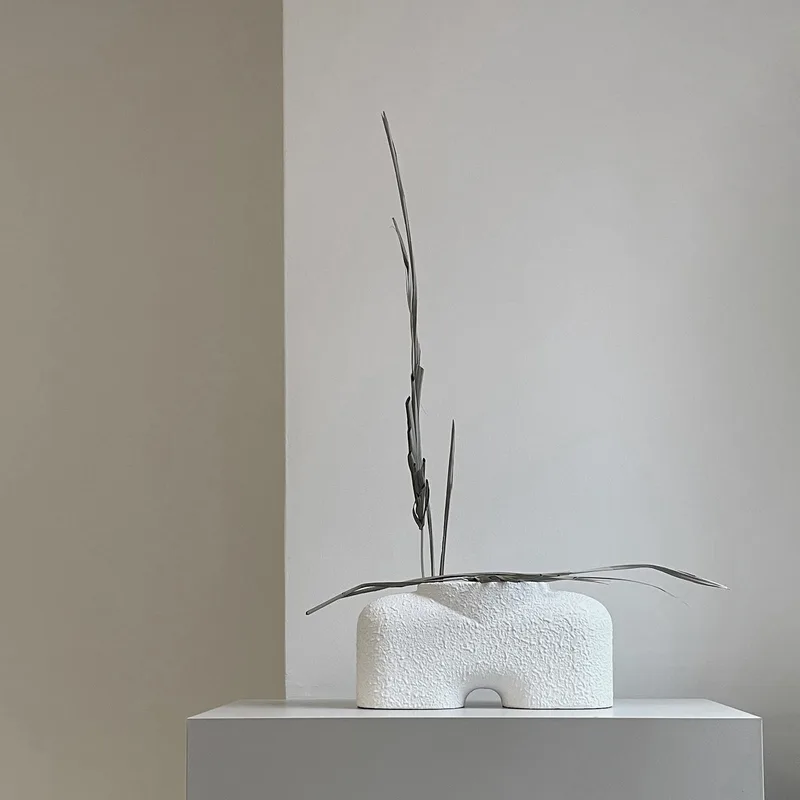 Cobra Vase Fat, Medio - Bubble White van 101 Copenhagen – sfeerfoto