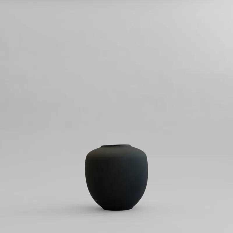 Sunao Vase, Medio - Black by 101 Copenhagen – product photo