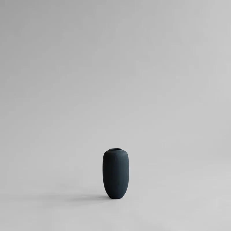 Sunao Vase Slim, Petit - Black van 101 Copenhagen – productfoto