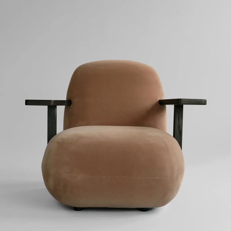 Toe Chair Armrest – Coffee Black Oak / Desert von 101 Copenhagen – Produktfoto