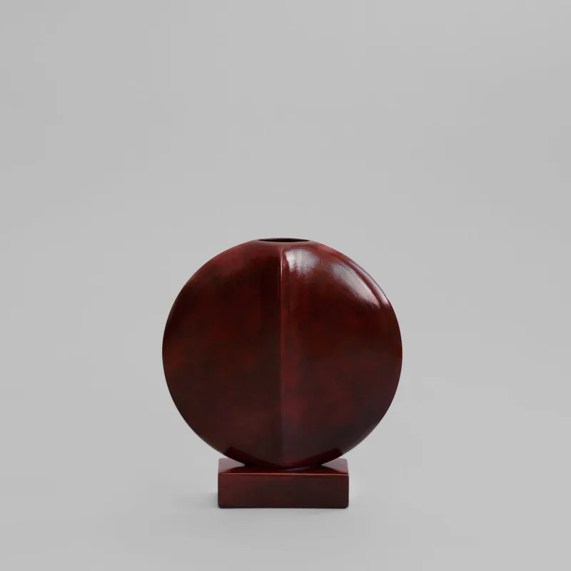 Guggenheim Vase, Mini - Maroon von 101 Copenhagen – Produktfoto