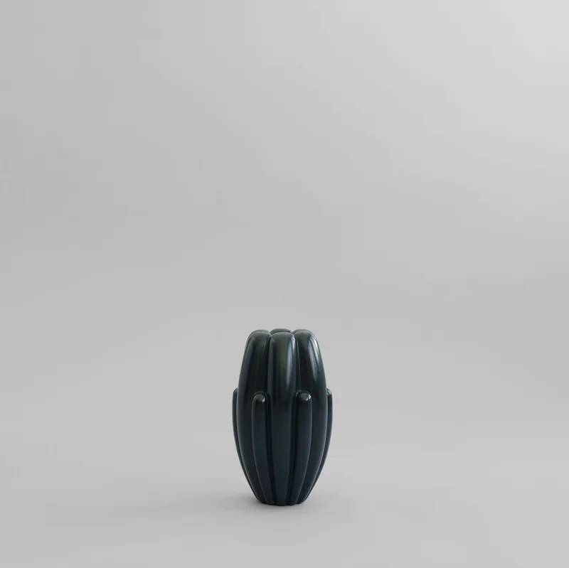 Bloom Vase Slim, Mini - Dark Green van 101 Copenhagen – productfoto