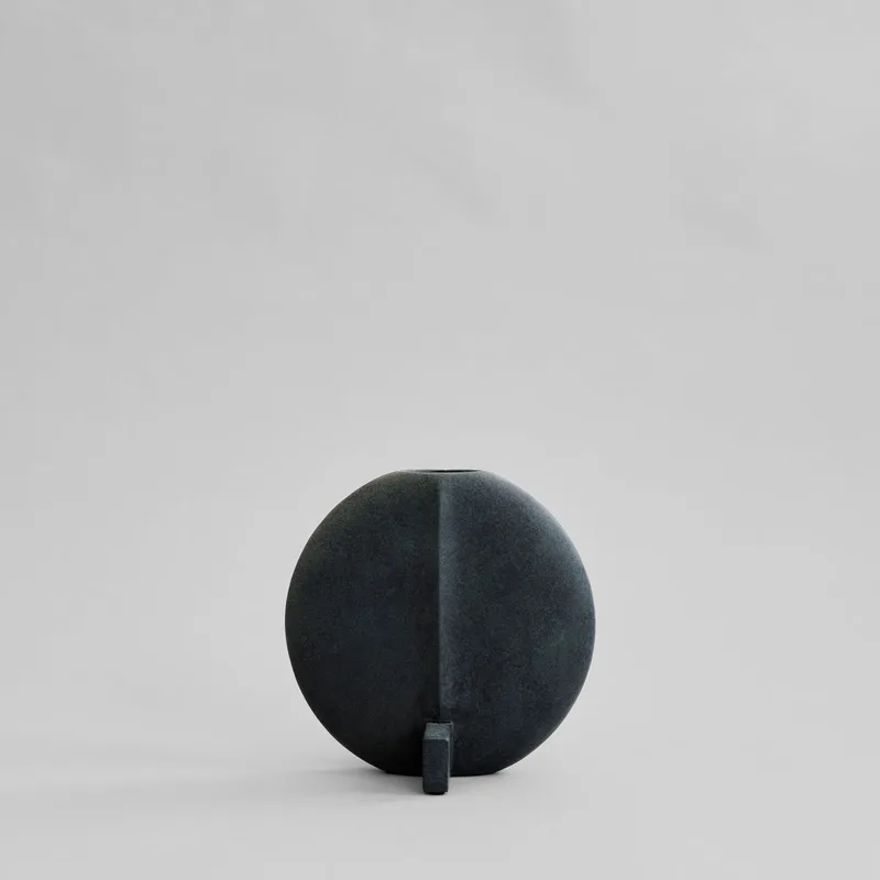 Guggenheim Vase, Petit - Black van 101 Copenhagen – productfoto