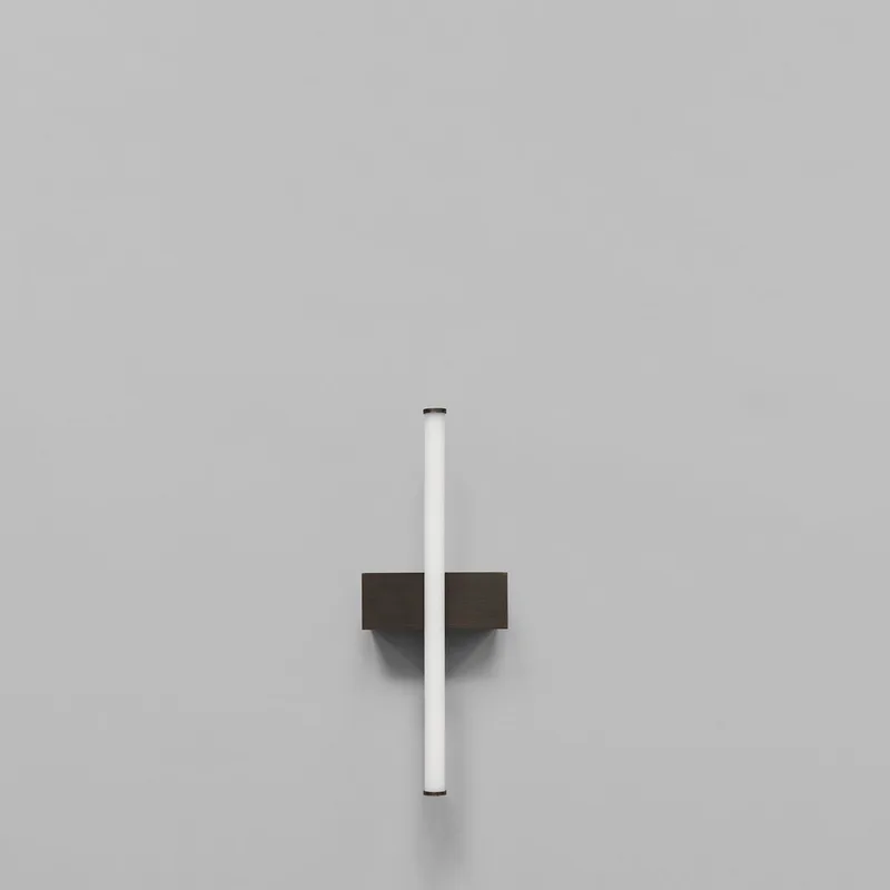 Stick Wall Lamp - Bronze van 101 Copenhagen – productfoto