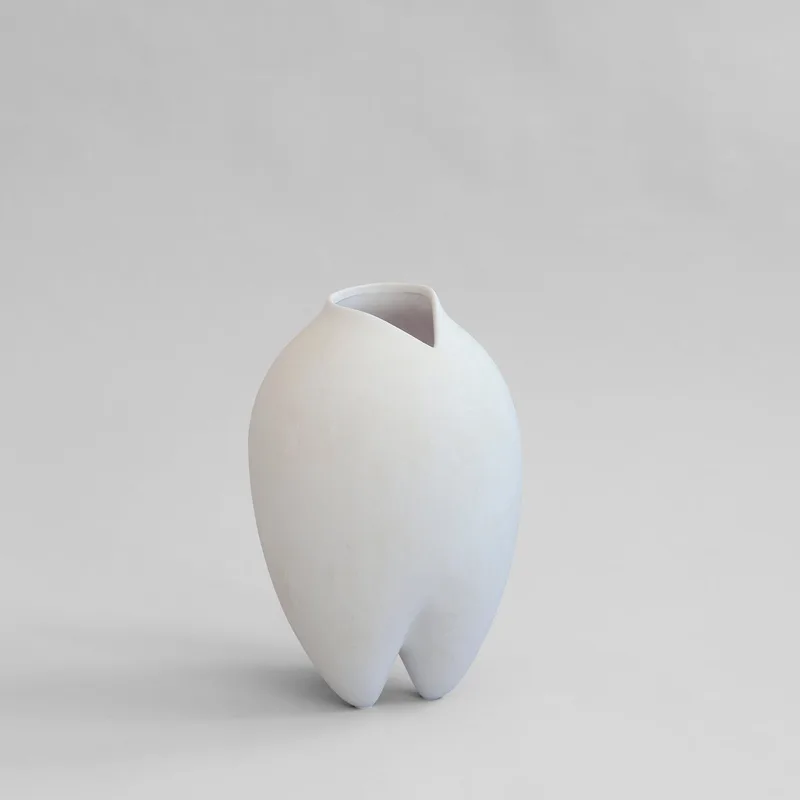 Sumo Vase, Slim - Bone White von 101 Copenhagen – Produktfoto
