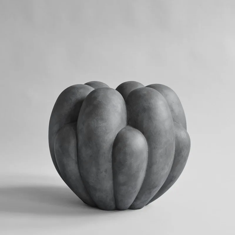 Bloom Vase, Big - Dark Grey van 101 Copenhagen – productfoto