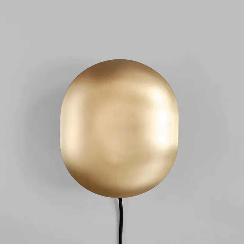 Clam Wall Lamp - Brass von 101 Copenhagen – Produktfoto
