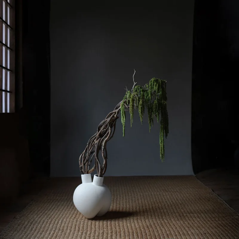Sumo Vase, Horns - Bone White by 101 Copenhagen – interior photo