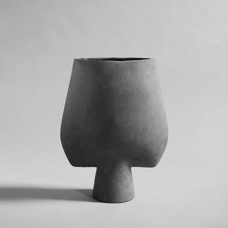 Sphere Vase Square, Big - Dark Grey by 101 Copenhagen – product photo