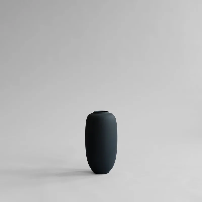 Sunao Vase Slim, Mini - Black by 101 Copenhagen – product photo