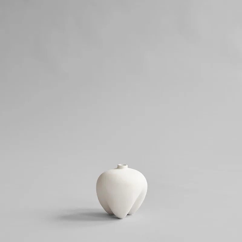 Sumo Vase, Petit - Bone White van 101 Copenhagen – productfoto