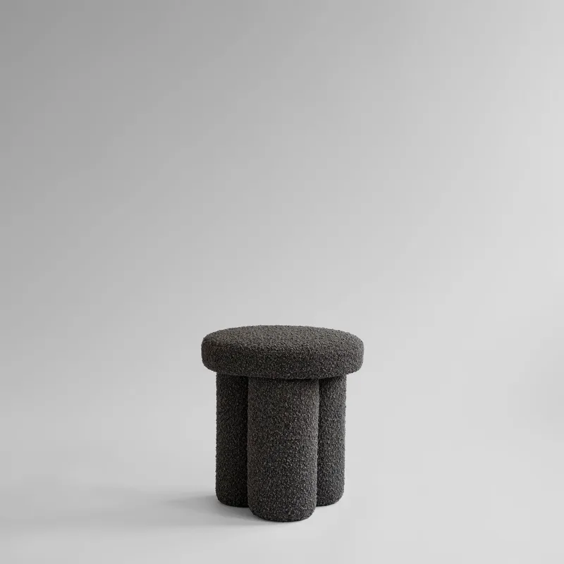 Big Foot Stool - Deep Taupe (A2635) van 101 Copenhagen – productfoto