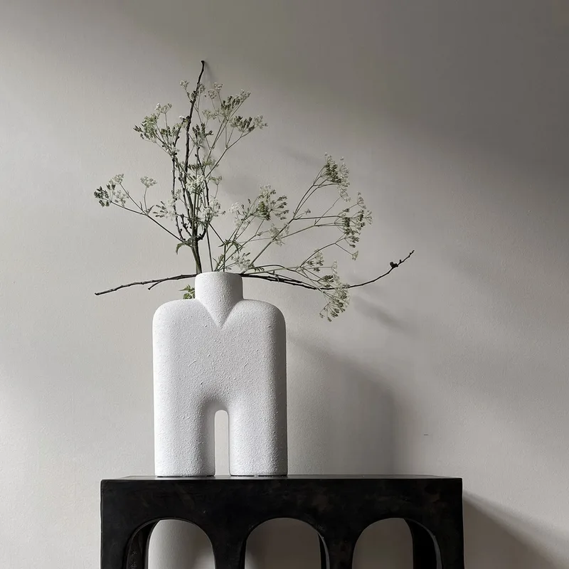 Cobra Vase Tall, Medio - Bubble White van 101 Copenhagen – sfeerfoto