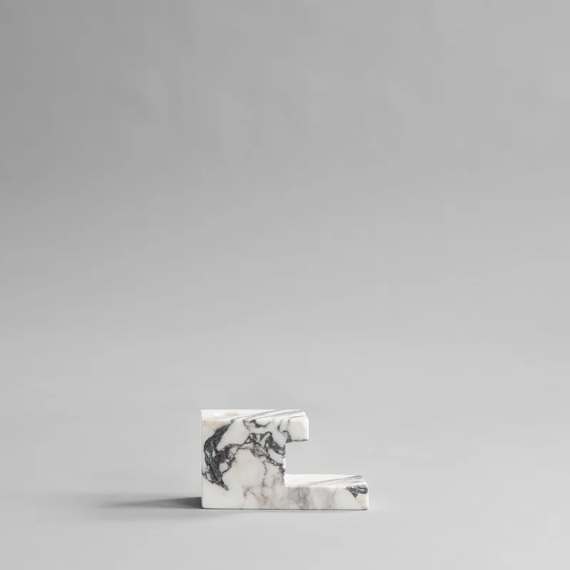 Brick Candle Holder, Low - Calacatta von 101 Copenhagen – Produktfoto