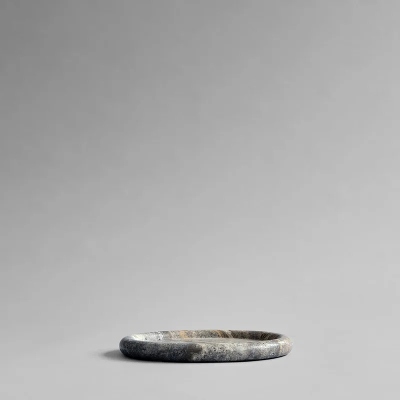 Enkei Tray, Medio - Silver Travertine von 101 Copenhagen – Produktfoto