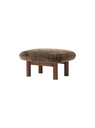 Brasilia Ottoman von Audo Copenhagen in Dark Stained Oak, Sheepskin Root, Sheepskin – Produktfoto 12 von 22