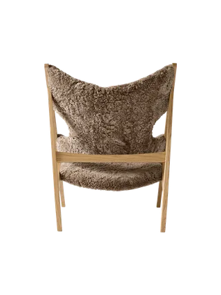 Knitting Lounge Chair de Audo Copenhagen en Sheepskin Sahara, Walnut, Sheepskin – photo du produit 22 sur 37