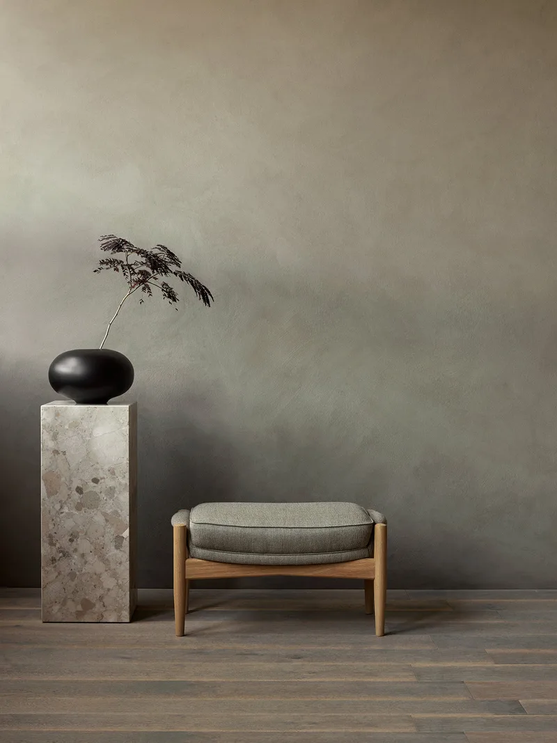 The Seal Ottoman von Audo Copenhagen in Natural Oak, Re-wool 218 – Ambientefoto 4 von 5