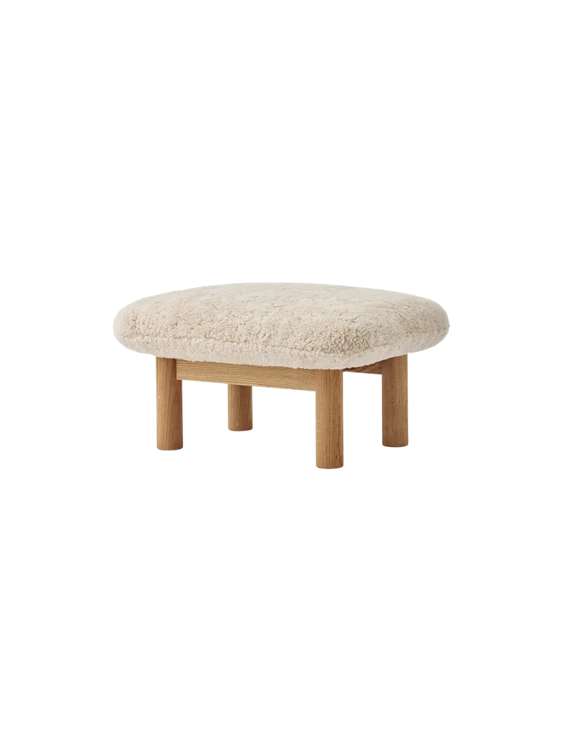 Brasilia Ottoman von Audo Copenhagen in Dark Stained Oak, Sheepskin Root, Sheepskin – Produktfoto 5 von 22