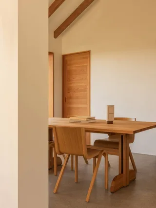 Puffin Dining Table by Audo Copenhagen in 200 × 95, Oak Veneer, Rectangular – interior photo 1 of 7