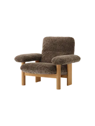 Brasilia Lounge Chair by Audo Copenhagen in Dark Stained Oak, Sheepskin Nature, High Back, Sheepskin – product photo 10 of 30